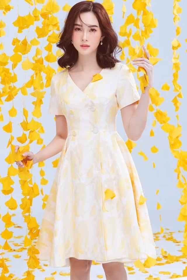 Thời trang giấu bụng bầu tinh tế của Hoa hậu Đặng Thu Thảo ảnh 14