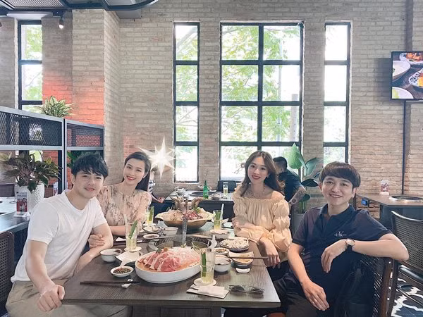 Thời trang giấu bụng bầu tinh tế của Hoa hậu Đặng Thu Thảo ảnh 9