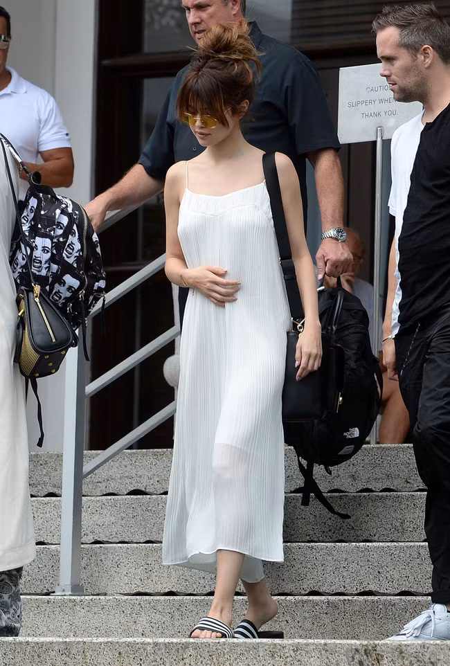 11 bộ cánh giản đơn mà đẹp thần sầu của Selena Gomez ảnh 1