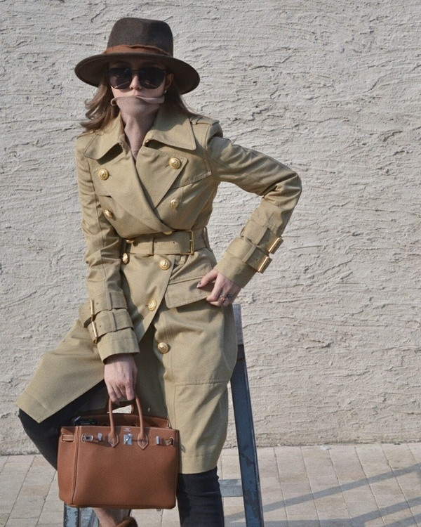 Gu thời trang sang chảnh của bạn gái tố La Chí Tường ngoại tình ảnh 2