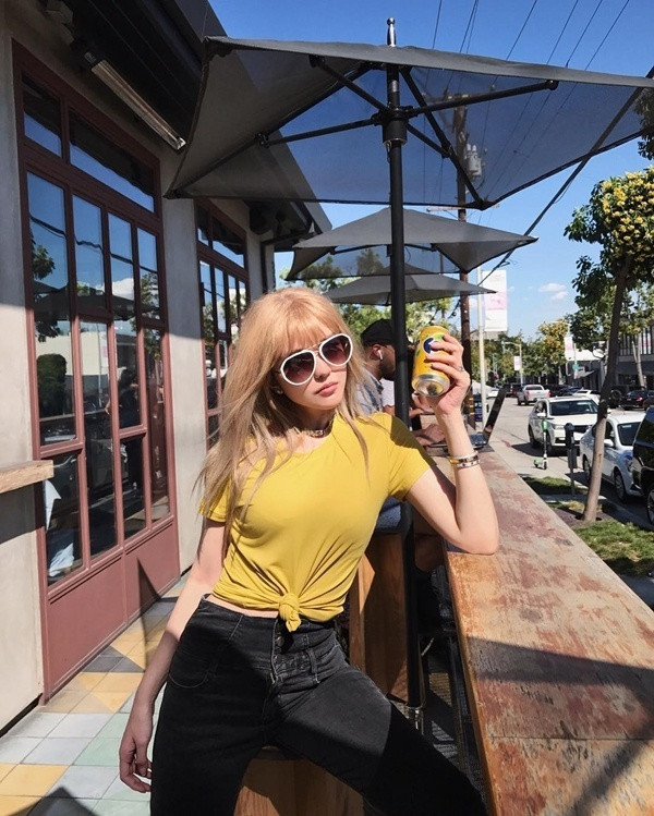 Gu thời trang sang chảnh của bạn gái tố La Chí Tường ngoại tình ảnh 8