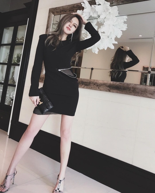 Gu thời trang sang chảnh của bạn gái tố La Chí Tường ngoại tình ảnh 9