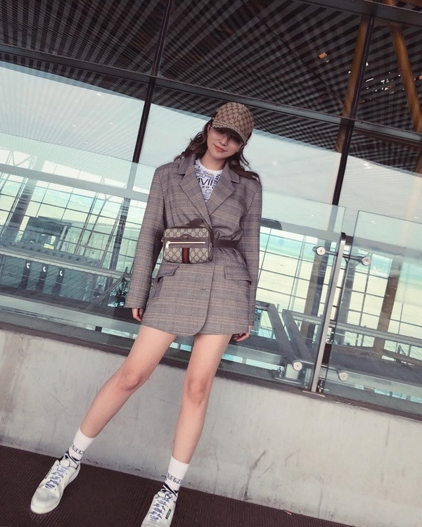 Gu thời trang sang chảnh của bạn gái tố La Chí Tường ngoại tình ảnh 11