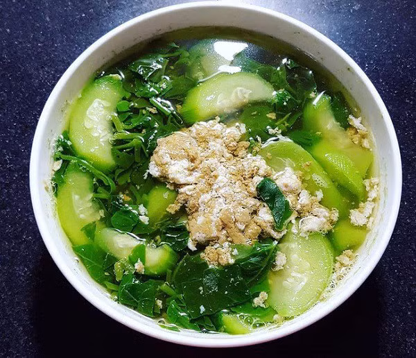 Ăn canh cua đồng với những thực phẩm này dễ gây ngộ độc