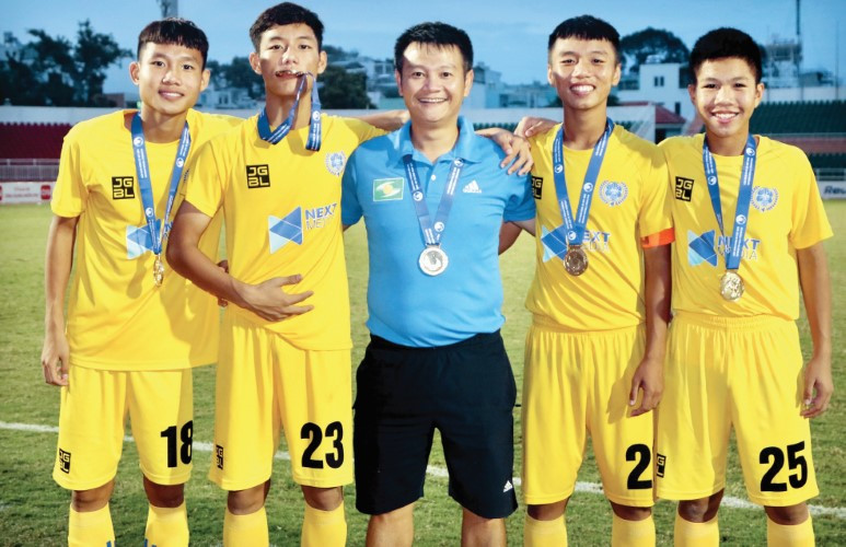 Phạm Văn Quyến: “Cậu bé vàng” làm thầy ảnh 2 Phạm Văn Quyến: “Cậu bé vàng” làm thầy ảnh 2