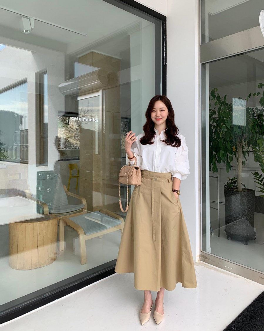10 cách diện chân váy dài và áo trắng ghi điểm nơi công sở ảnh 8