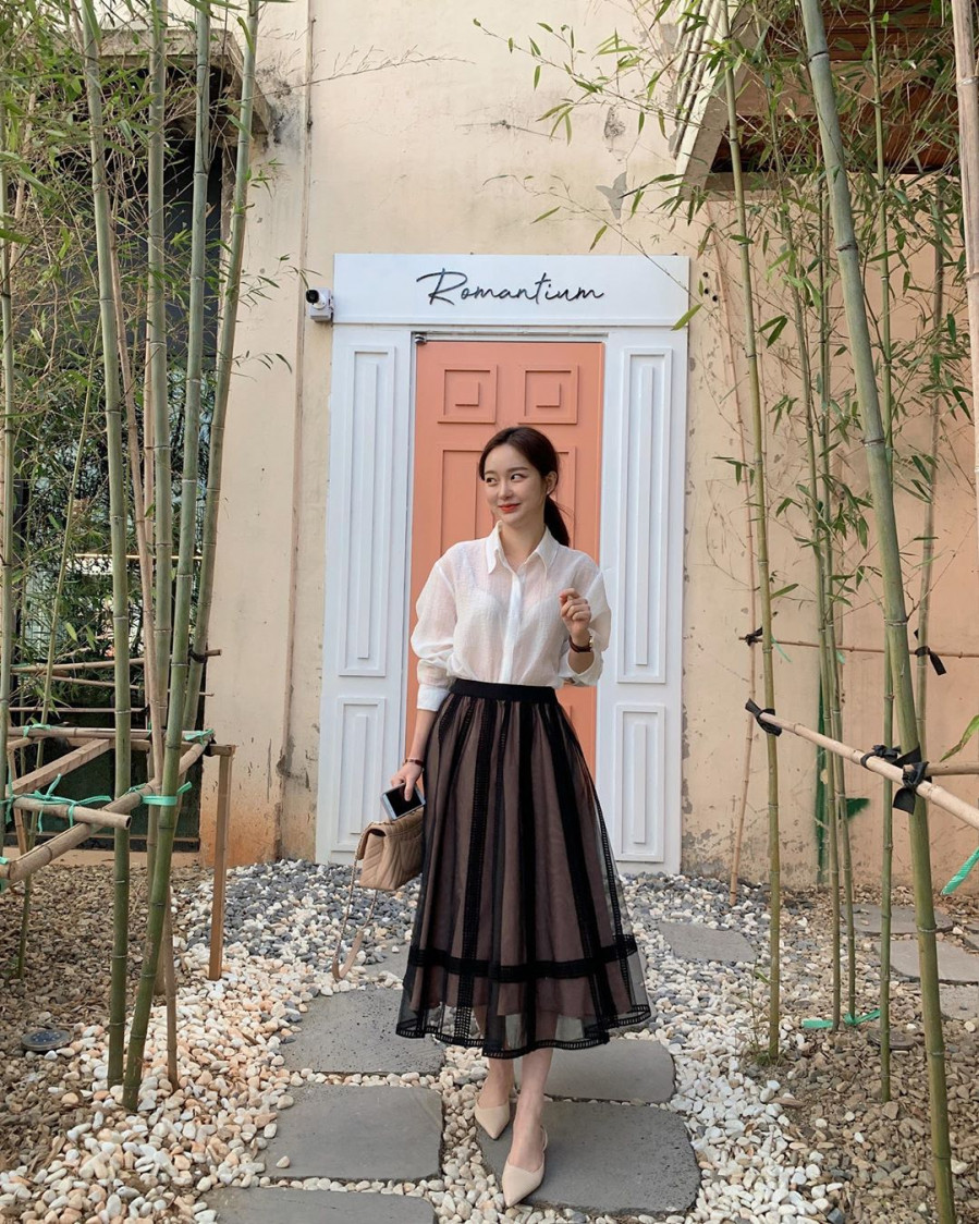 10 cách diện chân váy dài và áo trắng ghi điểm nơi công sở ảnh 7