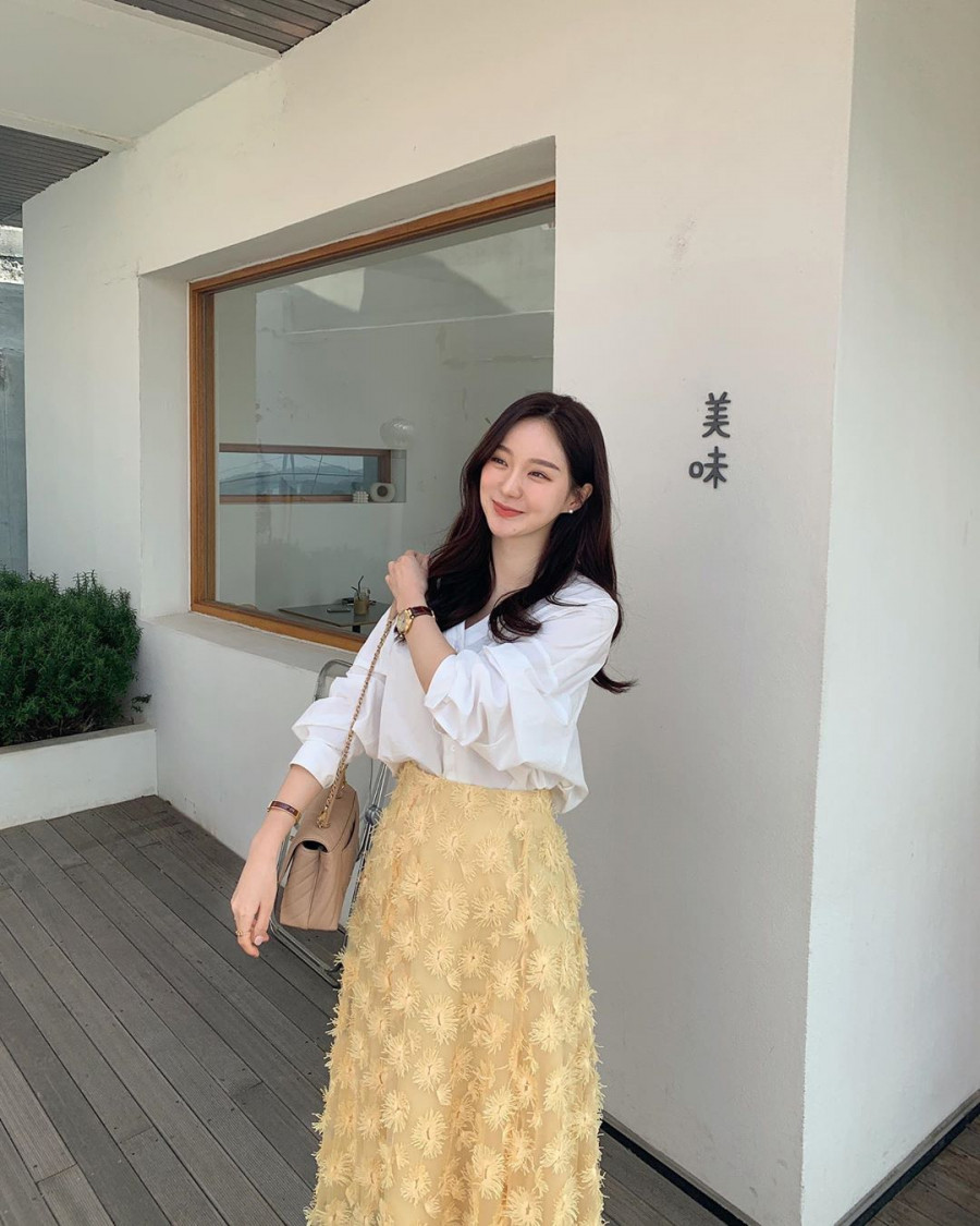 10 cách diện chân váy dài và áo trắng ghi điểm nơi công sở ảnh 6