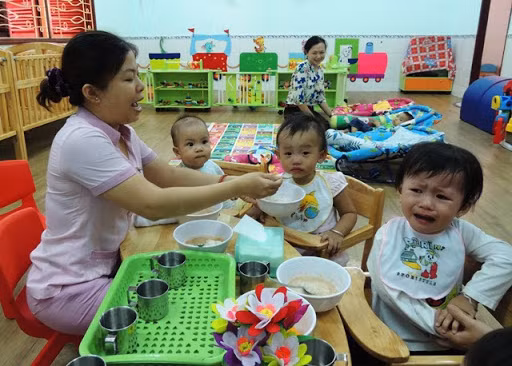 Quan tâm hơn nữa tới chế độ, chính sách, biên chế giáo viên mầm non