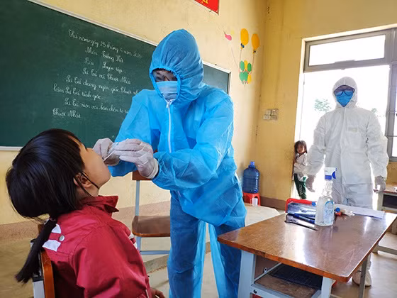 Dịch bạch hầu đang lan rộng: 10 điều người dân cần biết