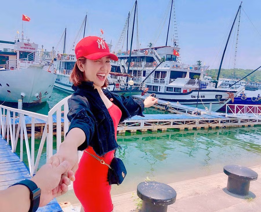 Phụ kiện giúp Thúy Ngân - Tóc Tiên cứ lên hình là sang chảnh ảnh 5