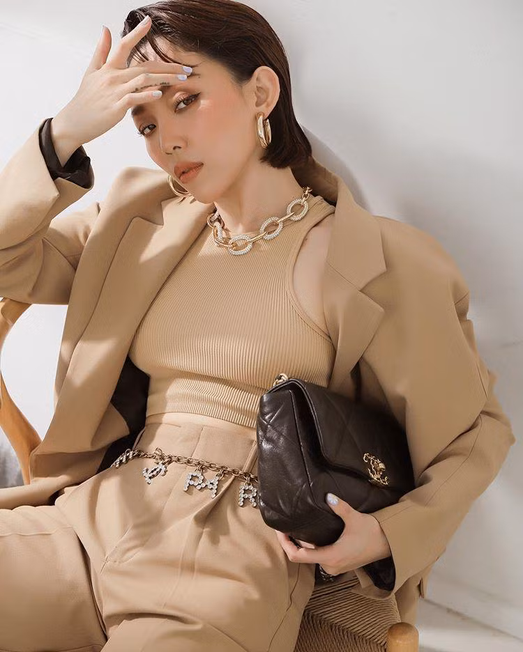 Phụ kiện giúp Thúy Ngân - Tóc Tiên cứ lên hình là sang chảnh ảnh 6