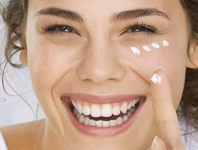 Mẹo thoa kem chống nắng đạt hiệu quả cao nhất ảnh 8