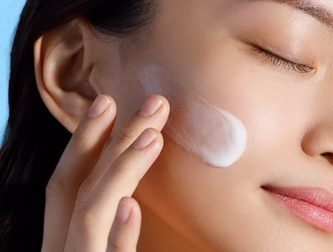 Mẹo thoa kem chống nắng đạt hiệu quả cao nhất ảnh 3