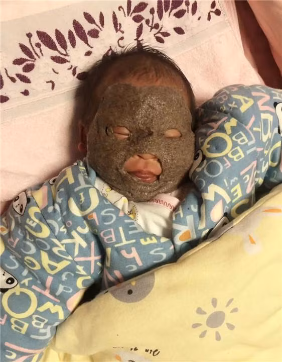 Đi siêu thị một lúc, khi về nhà ông bố trẻ kinh hãi không nhận ra con ảnh 1