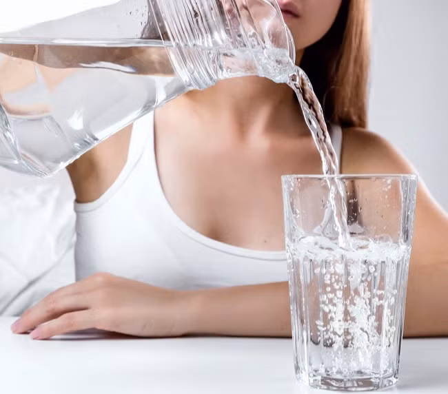 Thói quen vô tình phá hủy mái tóc của bạn ảnh 3