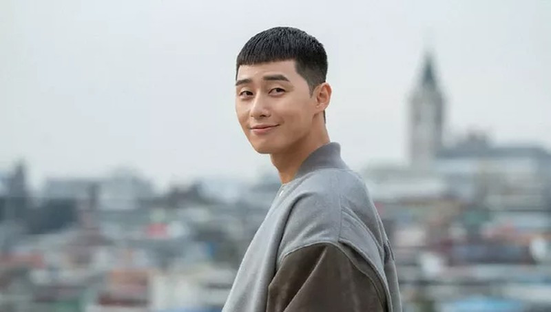 Tạm biệt mái ngố trong Tầng lớp Itaewon, Park Seo Joon khoe tóc cực "ngầu"