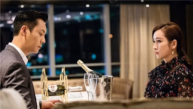 Bỏ vợ hoàn hảo cưới cô gái bình thường, 2 năm sau chồng nói lý do vợ chỉ biết im lặng ảnh 1