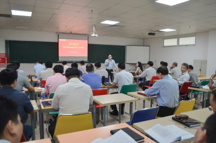 Giảng viên nhận nhiệm vụ cùng “bảo bối” ảnh 1 Giảng viên nhận nhiệm vụ cùng “bảo bối” ảnh 1