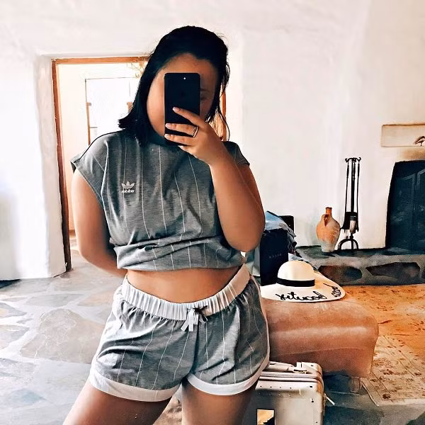 Những mẫu trang phục ở nhà nên tránh xa để hạn chế lộ dáng sồ sề ảnh 4