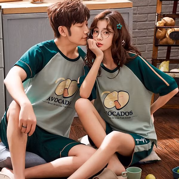 Bí kíp diện đồ đôi cực tình cảm với chàng khi ở nhà mùa dịch Covid-19 ảnh 3