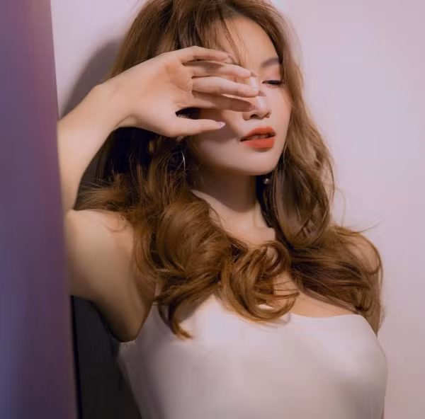 4 mẹo giúp tóc xoăn bồng bềnh đẹp như Ninh Dương Lan Ngọc ảnh 1