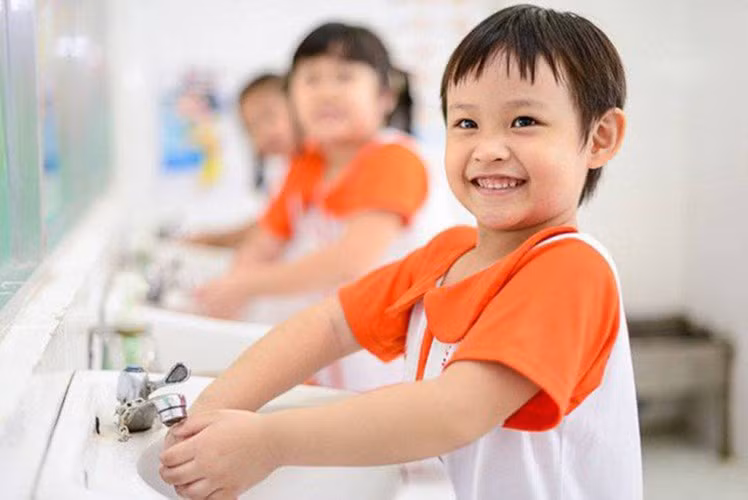 Bí quyết bảo vệ sức khỏe học sinh mùa nắng nóng ảnh 1