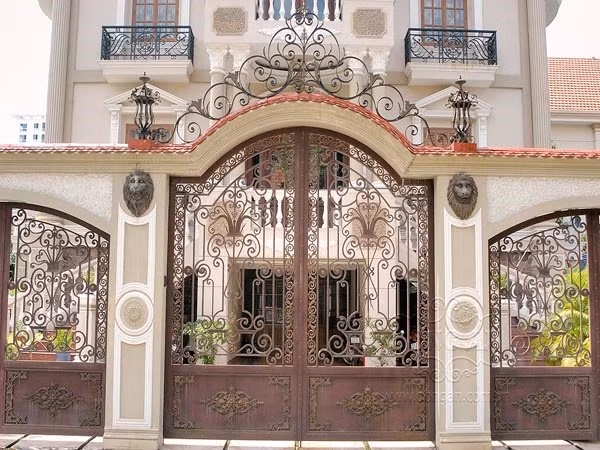 Những mẫu cổng hàng rào sắt đẹp, biến nhà đẹp sang chảnh như biệt thự ảnh 16