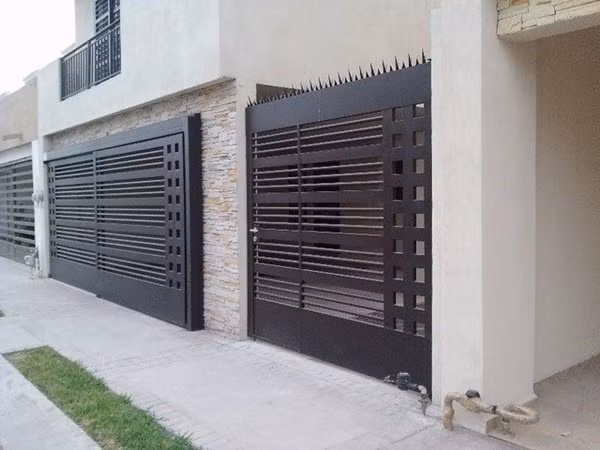 Những mẫu cổng hàng rào sắt đẹp, biến nhà đẹp sang chảnh như biệt thự ảnh 6