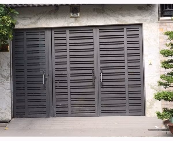 Những mẫu cổng hàng rào sắt đẹp, biến nhà đẹp sang chảnh như biệt thự ảnh 9