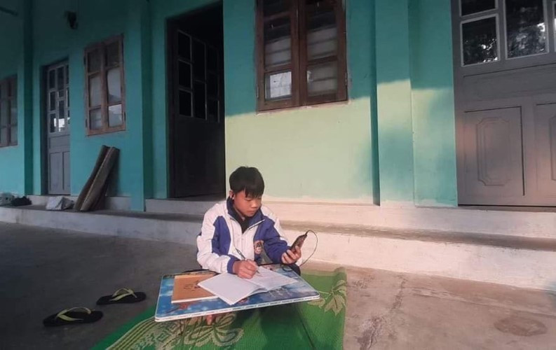 Vượt khó để học trực tuyến
