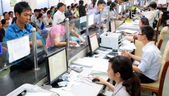 Bỏ viên chức suốt đời, chữa bệnh… ngại đổi mới