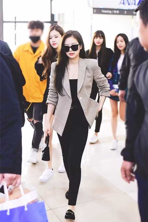 Gu thời trang đời thường đơn giản nhưng bắt mắt của 5 Idol xinh đẹp nhất showbiz Hàn ảnh 5