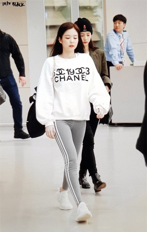 Gu thời trang đời thường đơn giản nhưng bắt mắt của 5 Idol xinh đẹp nhất showbiz Hàn ảnh 10