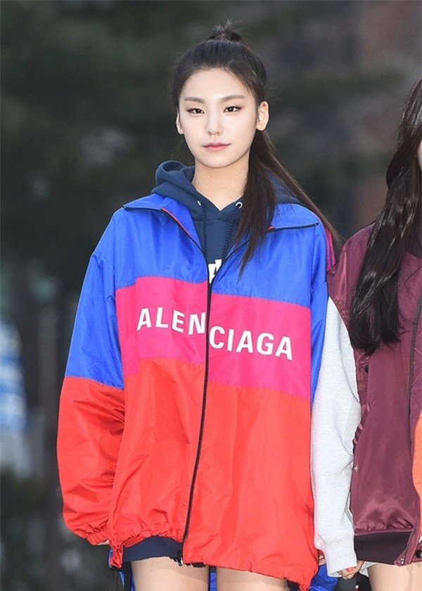 Gu thời trang đời thường đơn giản nhưng bắt mắt của 5 Idol xinh đẹp nhất showbiz Hàn ảnh 15