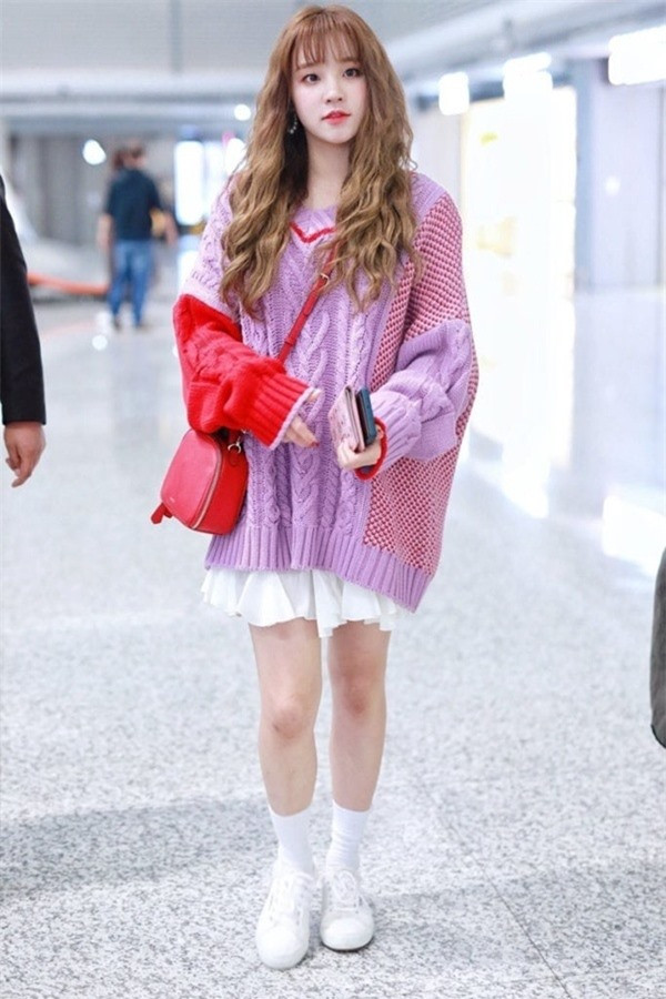 Gu thời trang đời thường đơn giản nhưng bắt mắt của 5 Idol xinh đẹp nhất showbiz Hàn ảnh 21