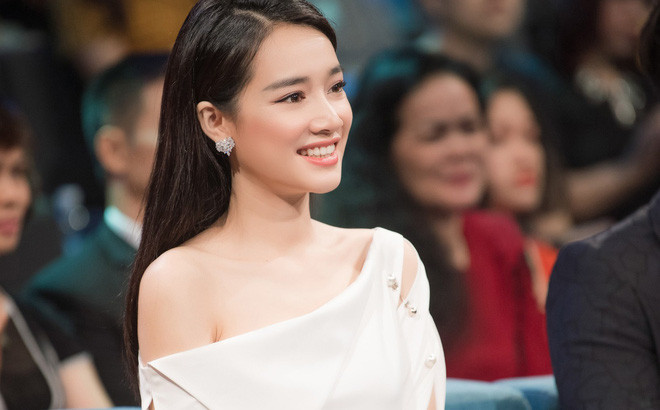 Ngắm gu thời trang công chúa "bánh bèo" của bà mẹ bỉm sữa nhưng Nhã Phương Ngắm gu thời trang công chúa "bánh bèo" của bà mẹ bỉm sữa nhưng Nhã Phương