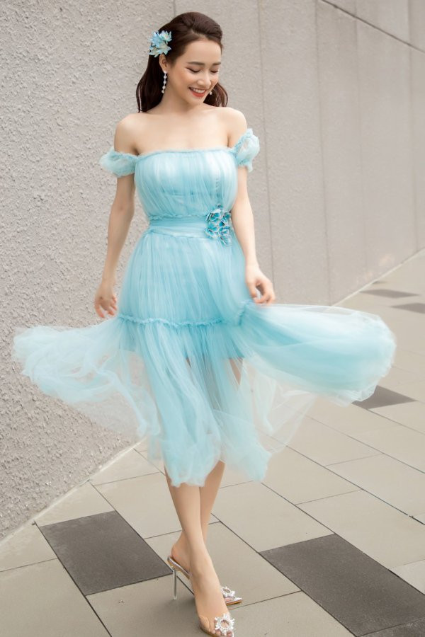 Ngắm gu thời trang công chúa "bánh bèo" của bà mẹ bỉm sữa nhưng Nhã Phương ảnh 6