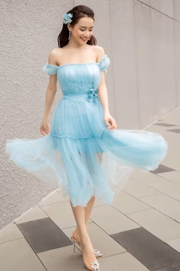 Ngắm gu thời trang công chúa "bánh bèo" của bà mẹ bỉm sữa nhưng Nhã Phương ảnh 6