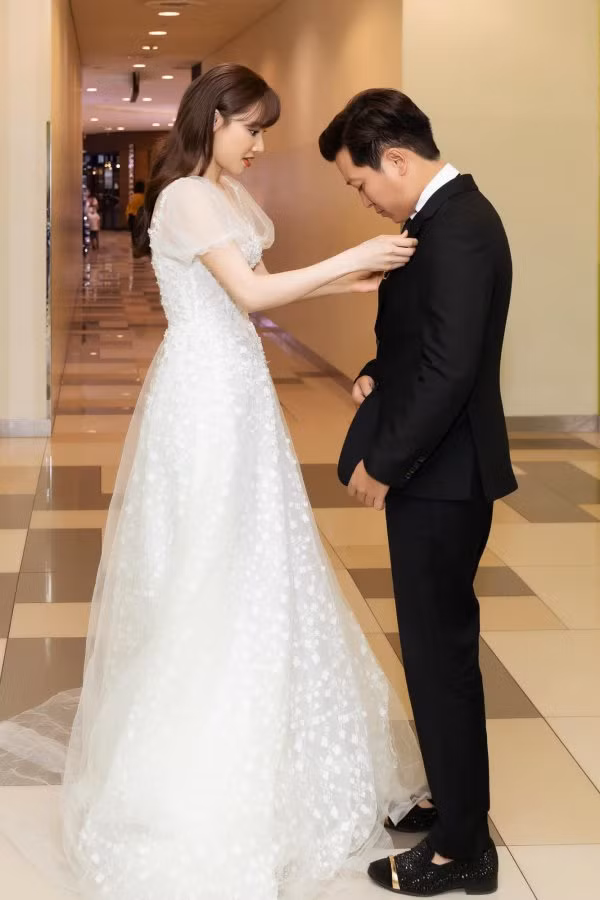 Ngắm gu thời trang công chúa "bánh bèo" của bà mẹ bỉm sữa nhưng Nhã Phương ảnh 5