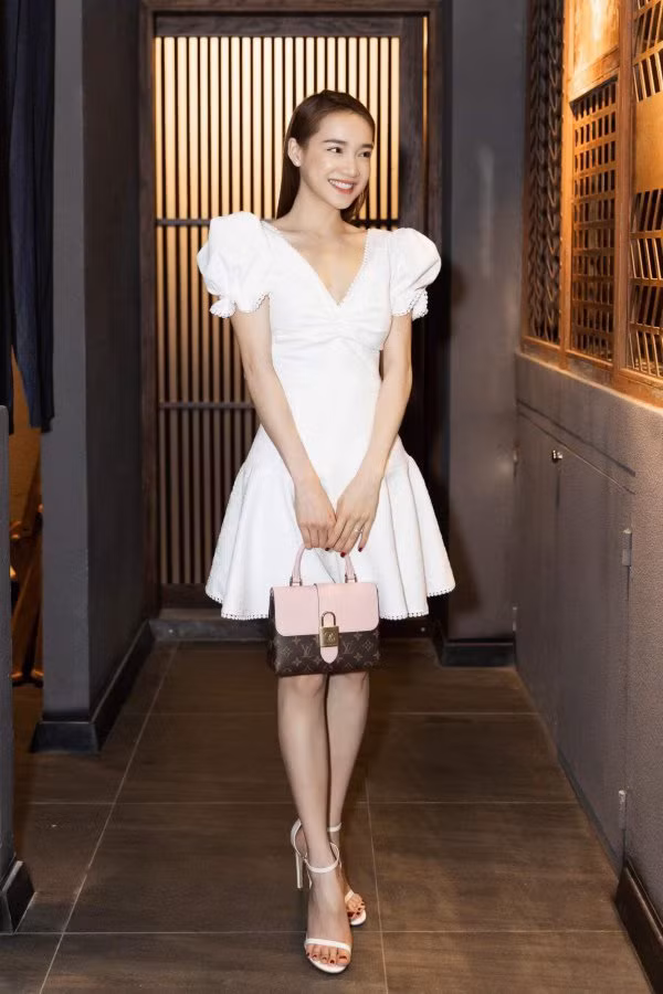 Ngắm gu thời trang công chúa "bánh bèo" của bà mẹ bỉm sữa nhưng Nhã Phương ảnh 9