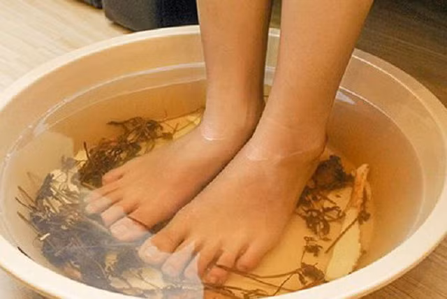 2 việc làm trước khi ngủ gây tổn hại sức khỏe rất nhiều người không biết ảnh 2