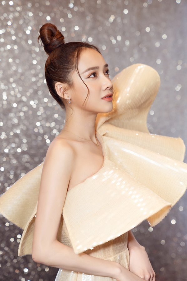 Ngắm gu thời trang công chúa "bánh bèo" của bà mẹ bỉm sữa nhưng Nhã Phương ảnh 7