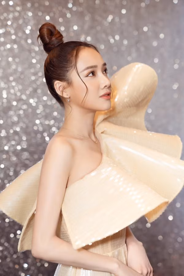 Ngắm gu thời trang công chúa "bánh bèo" của bà mẹ bỉm sữa nhưng Nhã Phương ảnh 7