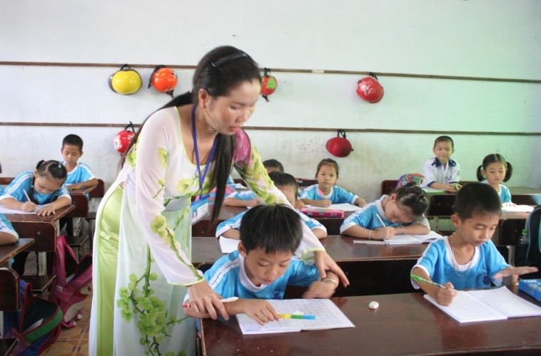 Tuyển giáo viên hợp đồng: Sao cho thấu tình, đạt lý