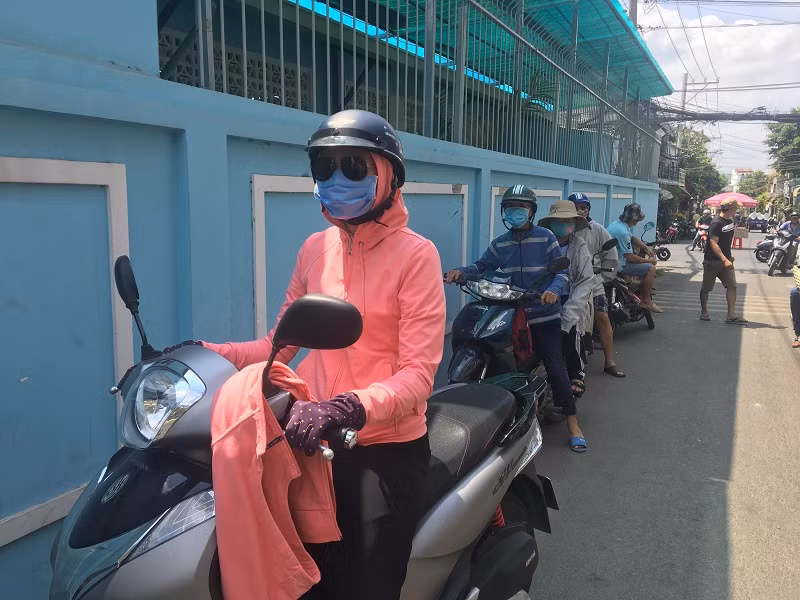 Phụ huynh, nhà trường chung tay ứng phó mùa nắng nóng ảnh 1