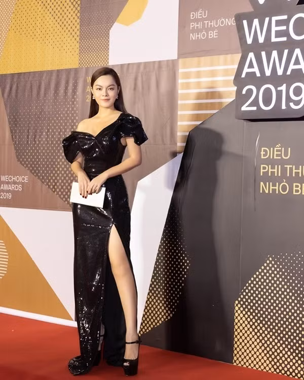 Gu thời trang cực gợi cảm của Phạm Quỳnh Anh sau ly hôn ảnh 7