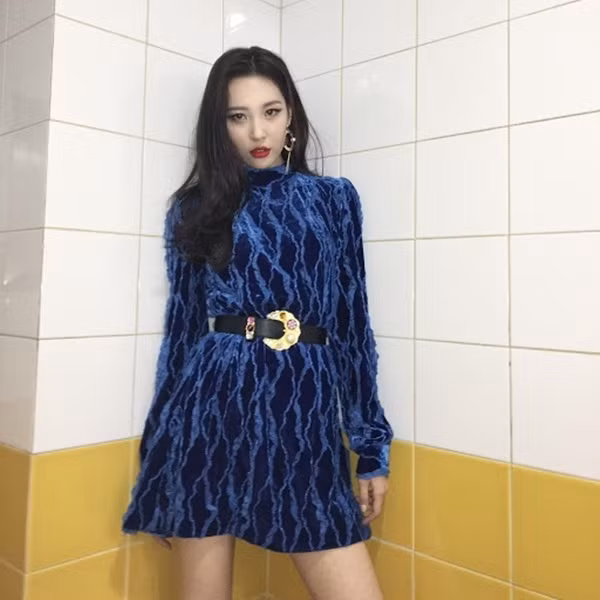 Ngắm thời trang của Sunmi, bạn có ngay loạt ý tưởng mặc đẹp, diện từ mùa đông sang hè ảnh 16