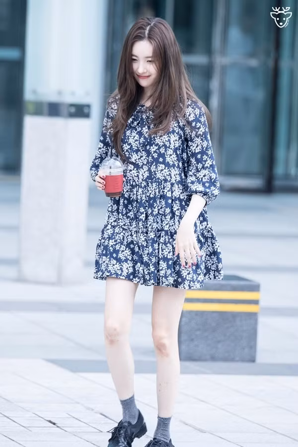 Ngắm thời trang của Sunmi, bạn có ngay loạt ý tưởng mặc đẹp, diện từ mùa đông sang hè ảnh 6