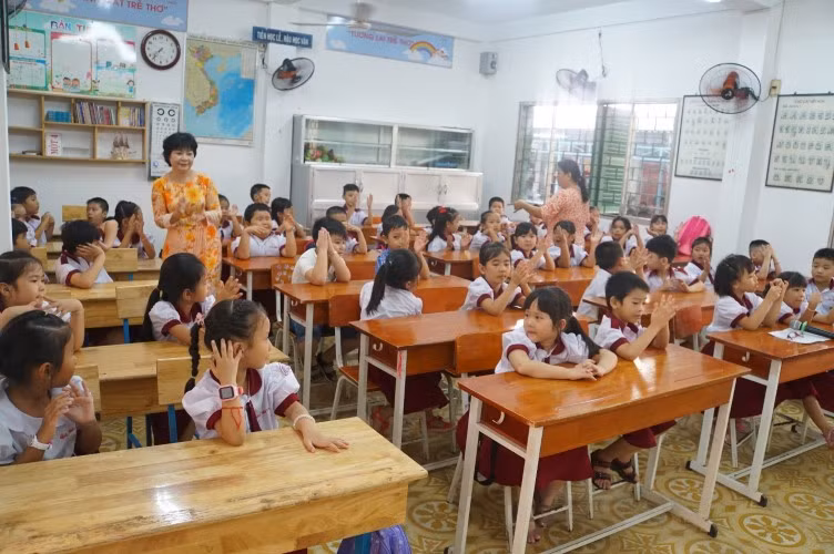 Trường học đô thị - dùng dằng giữa qui định và thực tế: Điểm nóng về trường lớp ảnh 1